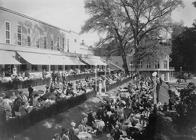 Weimarhallen-Terrasse in  den 30er Jahren